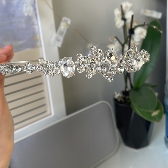 Wedding Crown Accessory - Picture 3 of 4